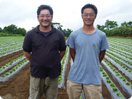 新規就農者の二人 矢口さん(左)と山田さん(右)