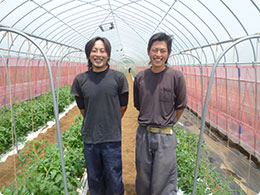 若きテンアップの生産者、宇井さん(右)と内田さん(左)